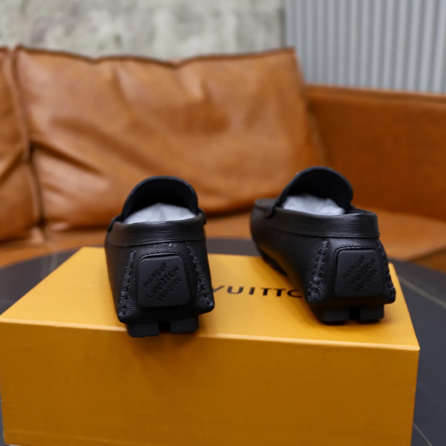 Ex-factory price: 480💰【LV】Louis Vuitton ⚠️High-end men’s driving and pedal series ⚠️38-44 (customized for 45) ⚠️All original cowhide leather! Thick and soft! Made entirely of calfskin lining! Rubber sheet anti-slip beanie sole! Three-dimensional package technology! Fashionable and classic! Handicrafts! Original high quality! Feel free to compare!